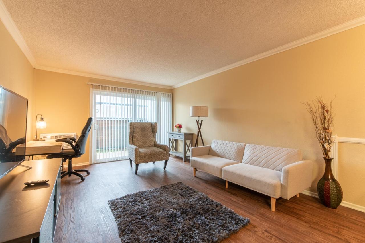 Luxurious Stay Near The Beach Newport Beach Exterior photo